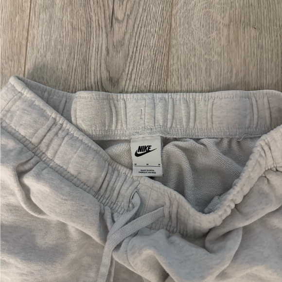 Nike Sweatpants - Picture 2 of 3